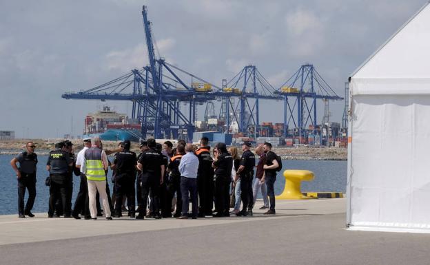 Preparativos para la llegada del 'Aquarius' a Valencia.