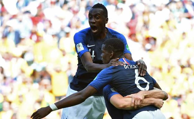 Jugadores celebrandoe el gol de Pogba