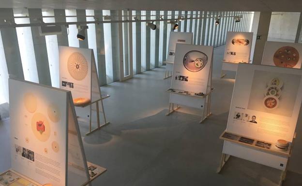 El Auditori Teulada Moraira inaugura la exposición 'Disseny al Plat'