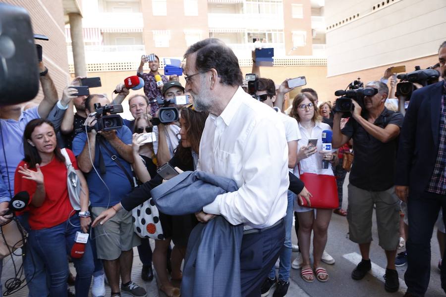 Fotos: Fotos de Rajoy en su primer día en el registro de la propiedad de Santa Pola