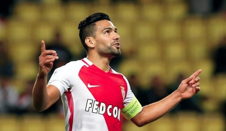 Radamel Falcao (32 años). El futbolista colombiano juega como delantero en la A.S. Monaco. Desde 2007 debuta con la Selección de Colombia.