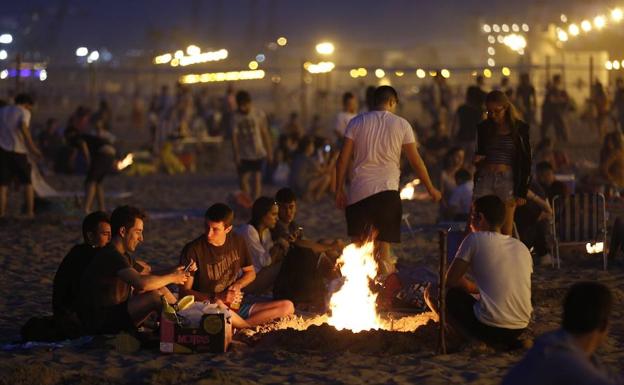 San Juan en la playa de Valencia, este sábado.