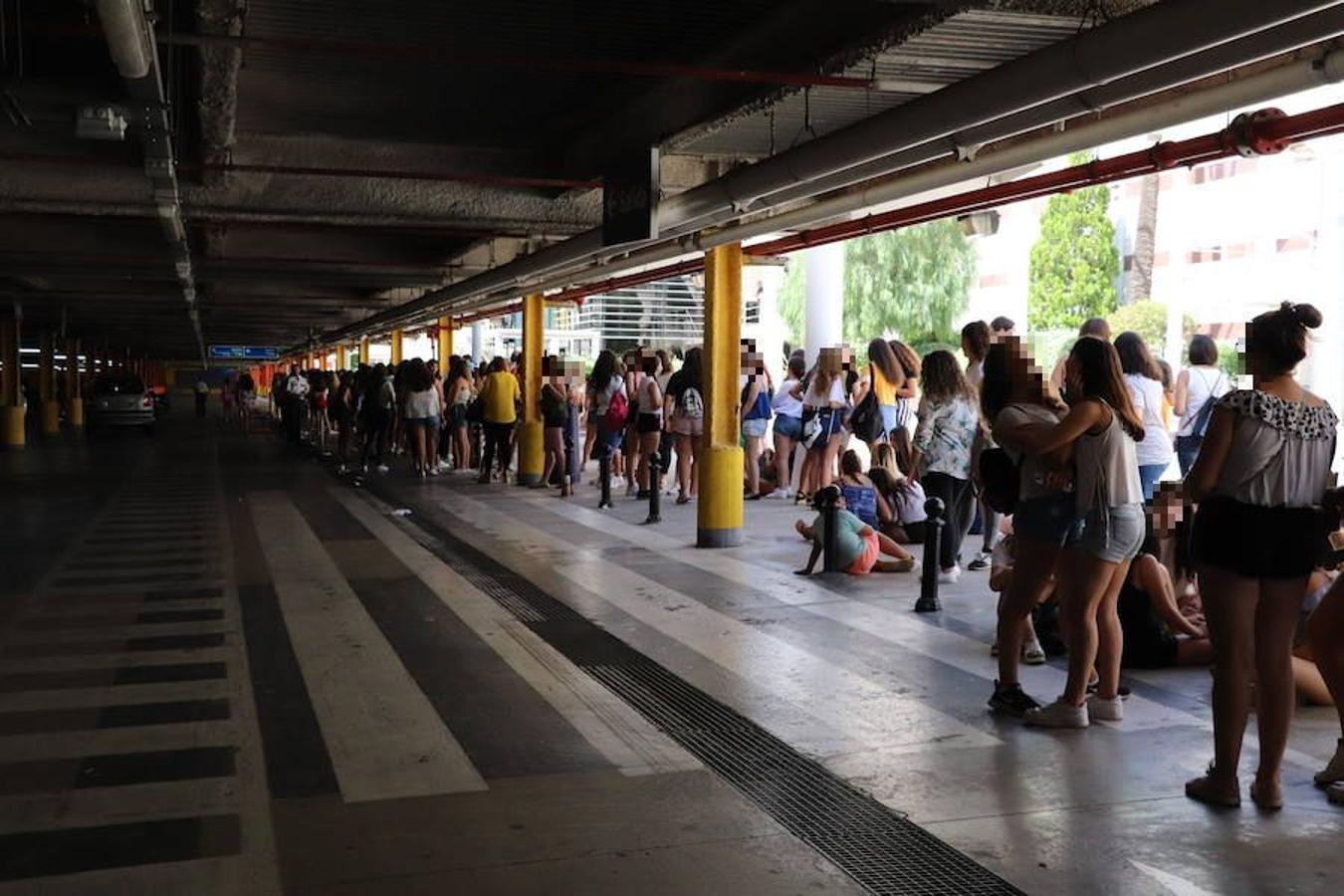 Gemeliers vuelven a la ciudad para la firma de su último disco, 'Stereo', y sus fans valencianos no faltan a la cita. 