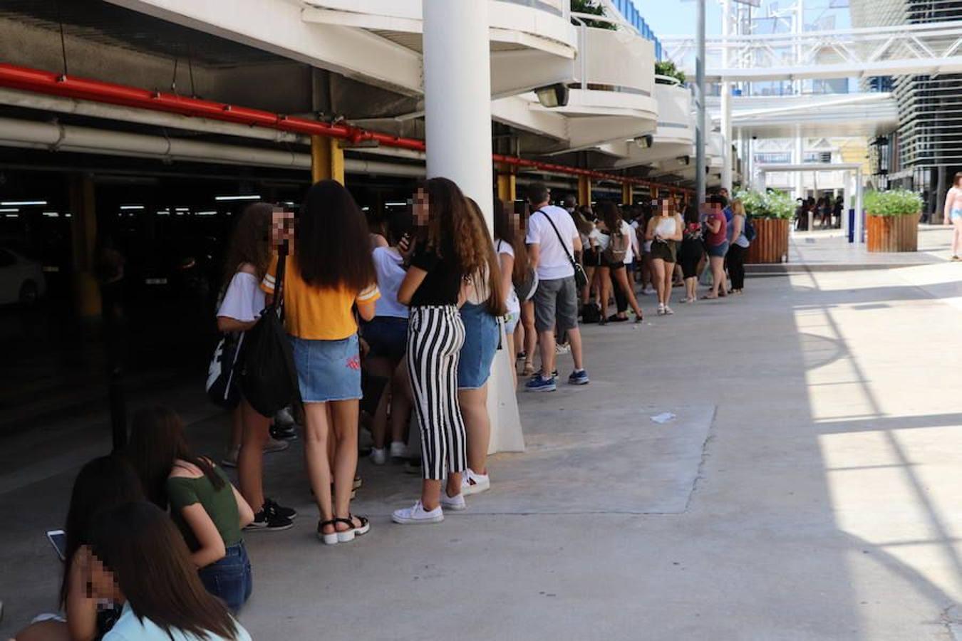 Gemeliers vuelven a la ciudad para la firma de su último disco, 'Stereo', y sus fans valencianos no faltan a la cita. 