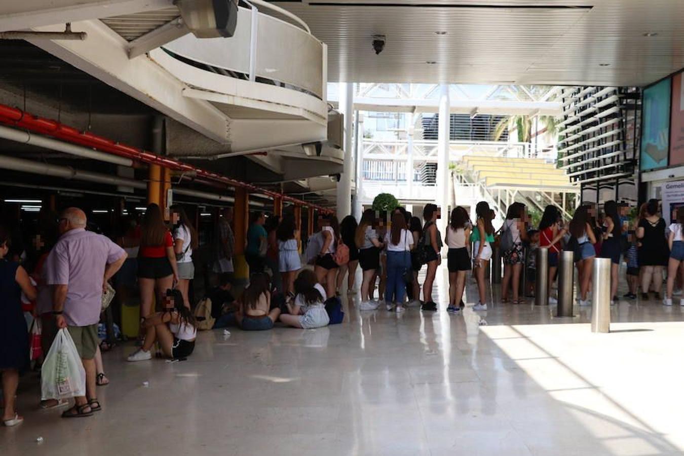 Gemeliers vuelven a la ciudad para la firma de su último disco, 'Stereo', y sus fans valencianos no faltan a la cita. 
