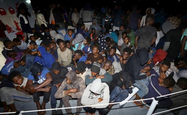 Libia recupera diez cadáveres y rescata con vida a 948 migrantes y refugiados