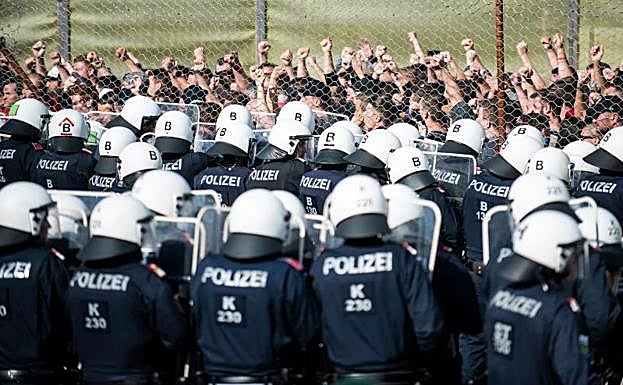 Agentes del operativo 'Puma', durante unas maniobras. 