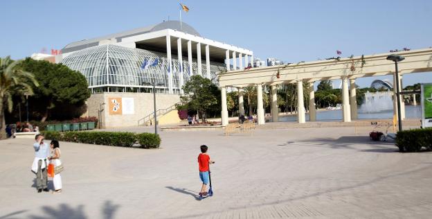 Pabellón norte de los Jardines del Palau donde está pendiente montar el escenario de las preselecciones. 