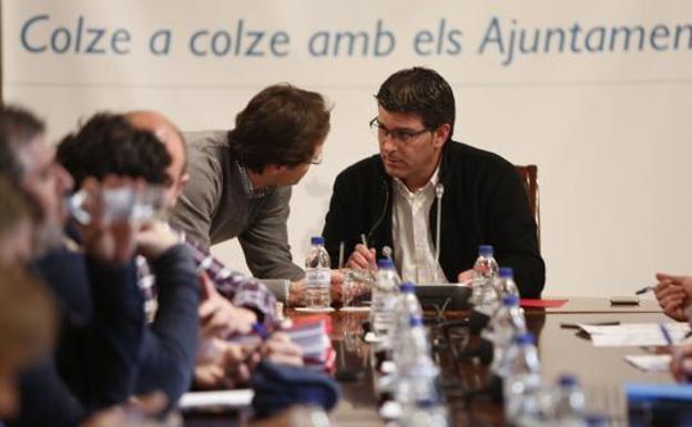 El presidente de la Diputación, Jorge Rodríguez, preside un consejo de Divalterra. :: 
