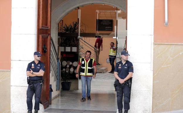 Imagen. Registros en el Ayuntamiento de Ontinyent. 