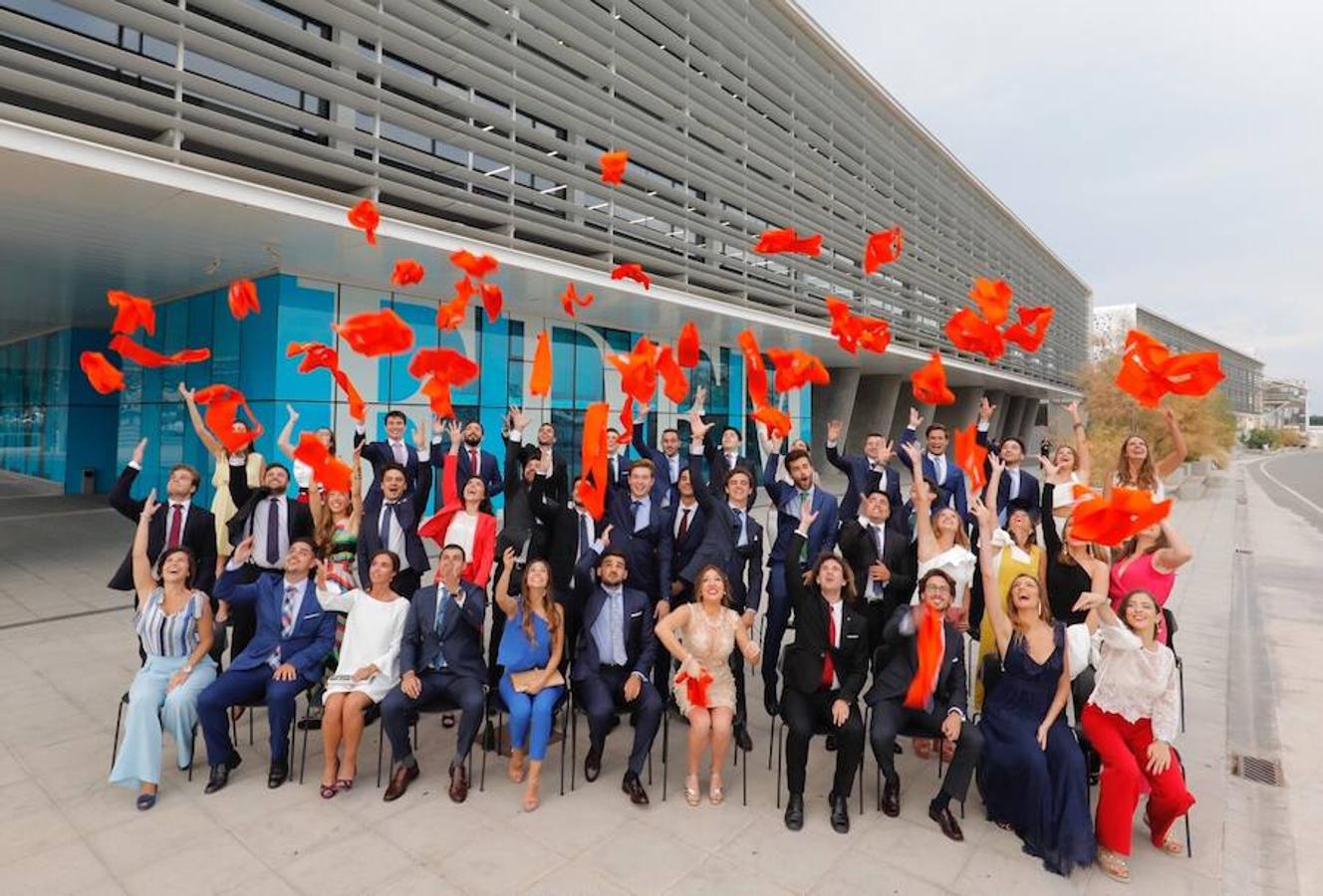 EDEM Escuela de Empresarios ha acogido este jueves la graduación de la tercera promoción del Grado en ADE para Emprendedores, titulación adscrita a la Universitat de València (UV) y desarrollada junto a su Facultad de Economía. Manuel Palma, presidente de Grupo Palma y vicepresidente de EDEM, ha apadrinado a los 42 alumnos que se han graduado y ha impartido una ponencia en el Auditorio Paco Pons.