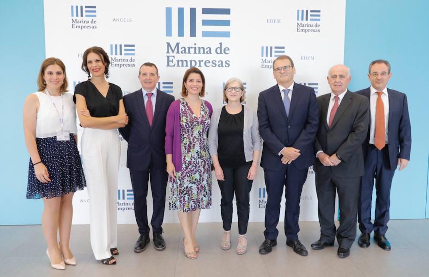 EDEM Escuela de Empresarios ha acogido este jueves la graduación de la tercera promoción del Grado en ADE para Emprendedores, titulación adscrita a la Universitat de València (UV) y desarrollada junto a su Facultad de Economía. Manuel Palma, presidente de Grupo Palma y vicepresidente de EDEM, ha apadrinado a los 42 alumnos que se han graduado y ha impartido una ponencia en el Auditorio Paco Pons.