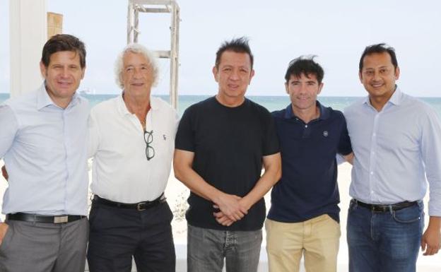 De izquierda a derecha: Mateo Alemany, Juan Cruz Sol, Peter Lim, Marcelino García Toral y Anil Murthy.