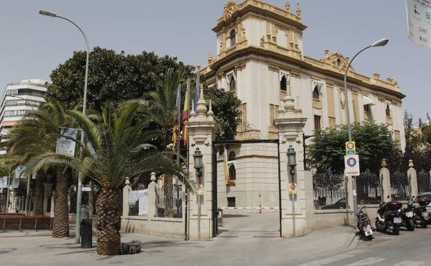 Vista general del palacio de la Diputación Provincial de Alicante. 