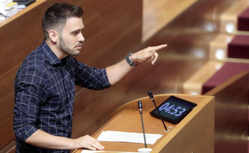 Fotos: Fotos del pleno de Les Corts y la sesión de control a Puig