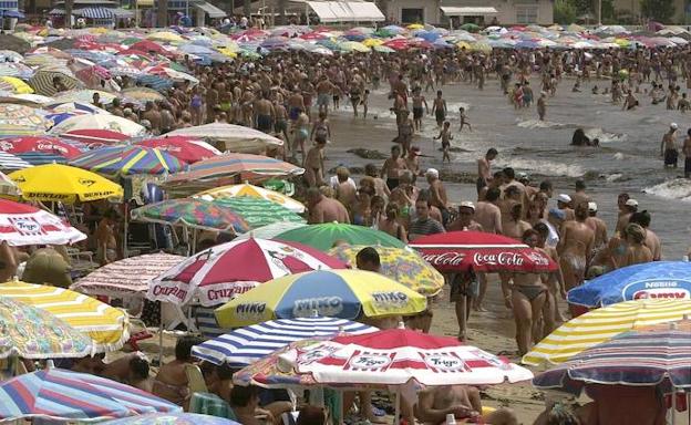 La playa del Cura, en Torrevieja, en una imagen de archivo.