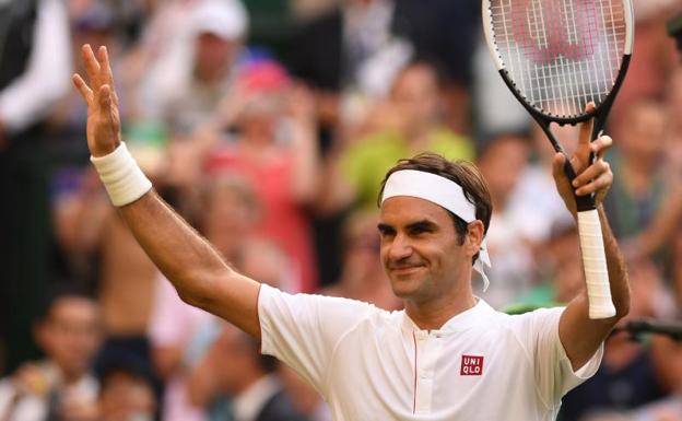 Roger Federer celebra su victoria sobre Lennard Struff. 