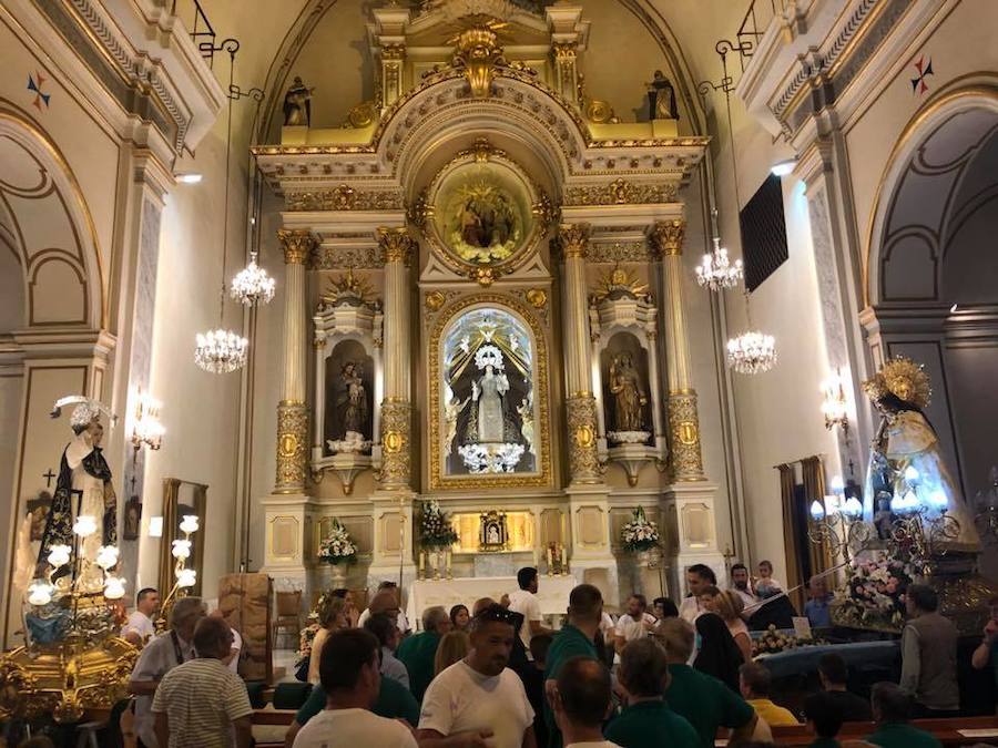 La imagen peregrina de la Virgen de los Desamparados visita este fin de semana la localidad valenciana de Llíria dentro de los actos previstos por la celebración del Año Santo Jubilar en honor a San Vicente Ferrer. El patrón de la ciudad de Valencia es también el patrón de la capital de Camp de Túria. La acogida a la imagen peregrina se vivió con especial emoción al portar la talla del santo valenciano al encuentro de la Geperudeta. El acto más emotivo de los previstos en el programa de festejos ha sido la visita de la Virgen de los Desamparados a la Ermita de San Vicente Ferrer, un paraje de especial devoción para los habitantes de Llíria.