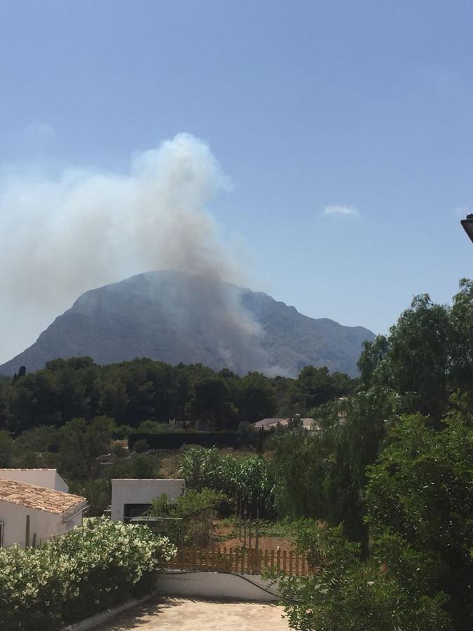 Fotos: Arde el parque natural del Montgó