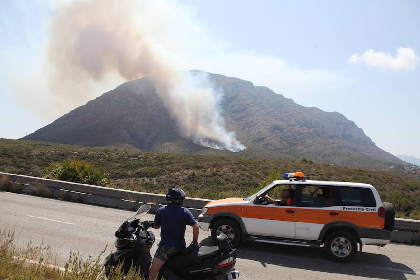 Fotos: Arde el parque natural del Montgó