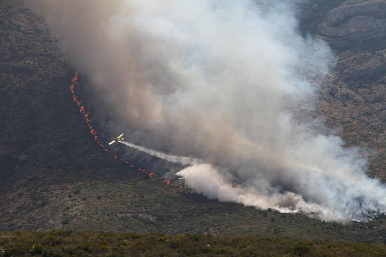 Fotos: Arde el parque natural del Montgó