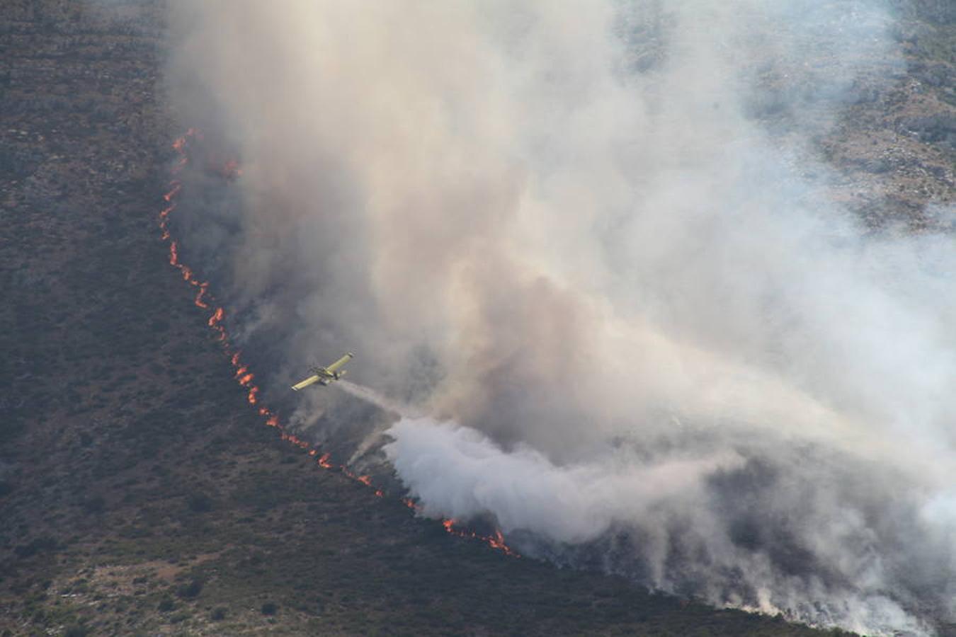 Fotos: Arde el parque natural del Montgó