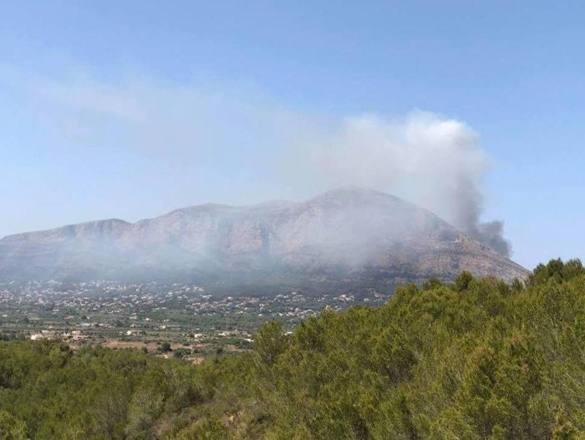 Fotos: Arde el parque natural del Montgó