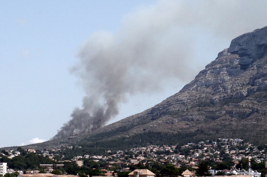 Fotos: Arde el parque natural del Montgó