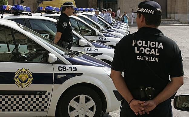 Rescatan a una menor atrapada en un balcón y hallan a la madre ebria en la calle