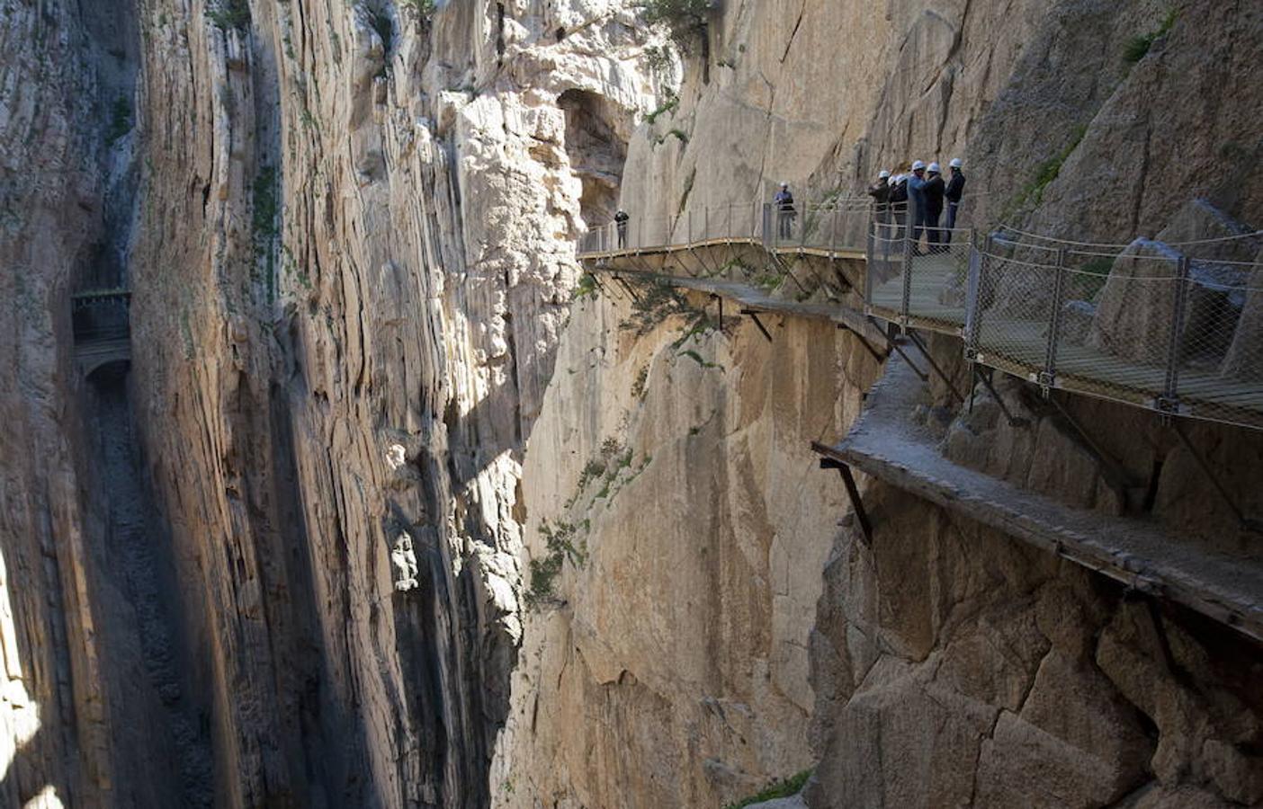 Desde que el 28 de marzo de 2015 se reabriera al público, tras una década cerrado por motivos de seguridad, un millón de personas se han atrevido con el Caminito del Rey.