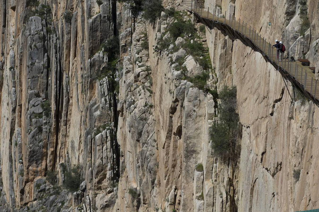 El Caminito del Rey es desde hace tres años uno de los principales reclamos turísticos de Málaga. Su recorrido de ocho kilómetros se inicia en Ardales y concluye en El Chorro (Álora). La entrada cuesta 10 euros; si es con un guía, 18 euros.