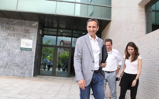 César Sánchez, tras salir del Palau de Justícia. 