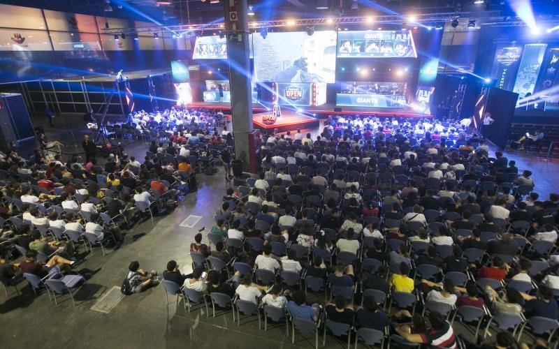 Hasta el domingo 15, Feria Valencia acoge la mayor competición internacional de 'e-sports' a nivel profesional que se celebra este año en España. 3.000 personas disputarán los torneos gracias a la velocidad de 20 gigas que habrá en la LAN Party, el doble que la del año pasado y la mayor instalada en una zona de este tipo en España.