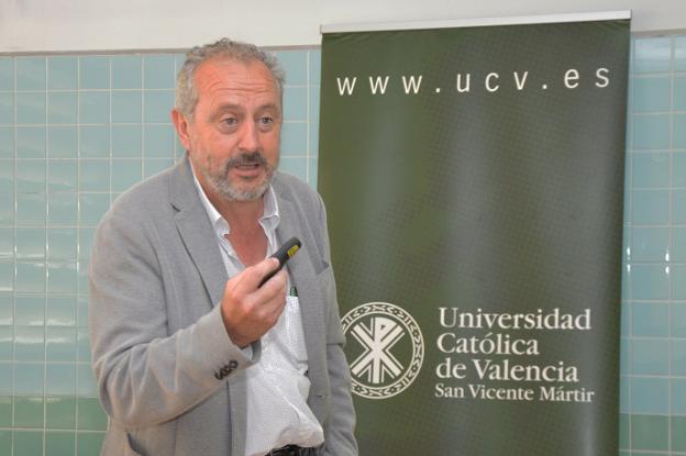 Manuel Escolano, durante su intervención en la Universidad Católica. 