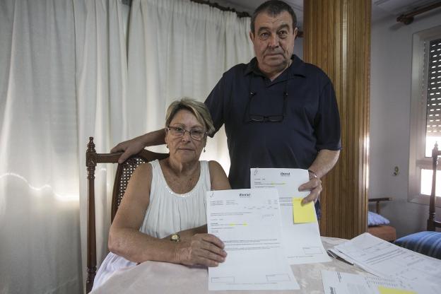 Manuela y Manolo, afectados por el cierre de iDental. 