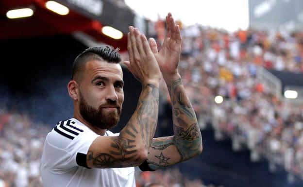 Otamendi, en su presentación con el Valencia. 