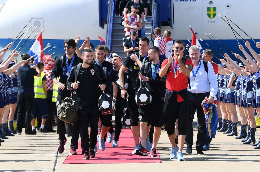 Miles de personas aclaman en Zagreb a los integrantes de la selección croata, subcampeona en el Mundial Rusia. 