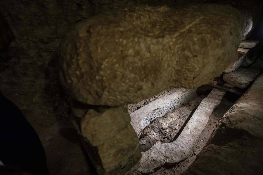 Una torre de treinta metros de profundidad, excavada hace 2.500 años al sur de la pirámide de Unas, en la necrópolis de Sakara, era parte de un centro de momificación y esconde una «mina de oro de información» sobre el arte de preservar los cuerpos de los muertos antes de su viaje al más allá.