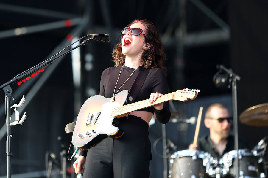 Benicàssim se encuentra ya en plena ebullición del FIB con miles de jóvenes recorriendo los rincones y las playas de la localidad castellonense para dar comienzo a la vigésima cuarta edición del evento con cuatro días de música y ambiente festivo.