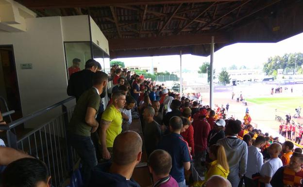 Grada en el Stade St. Léonard.