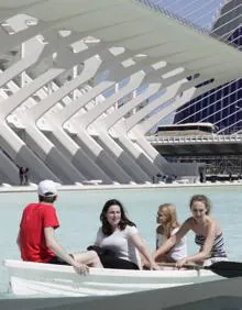 Imagen secundaria 2 - Las 'water bikes' son la última adquisición de las Artes.