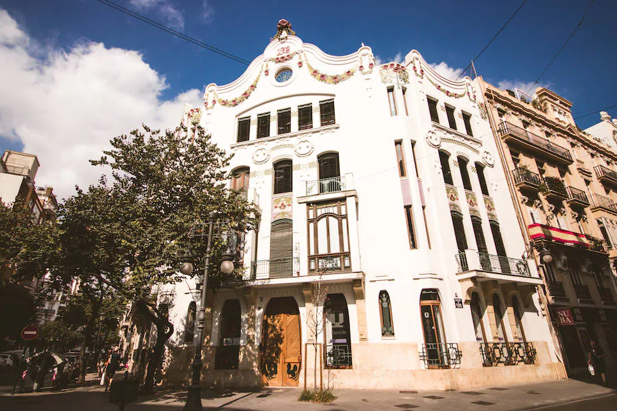 El edificio Ferrer, en la calle Cirilo Amorós, es la muestra más completa de arquitectura sezessionista de Valencia.