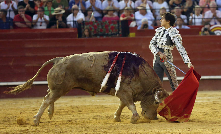 Roca Rey corta dos orejas y sale por la puerta grande de Valencia; El cartel lo completaban Josemari Manzanares y Sebastián Castella con astados de Núñez del Cuvillo