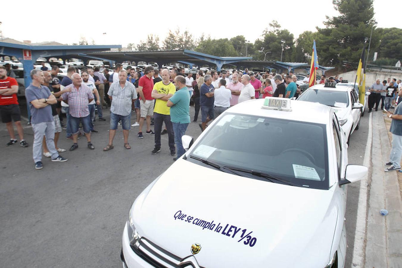 Fotos: La huelga de los taxistas en Valencia