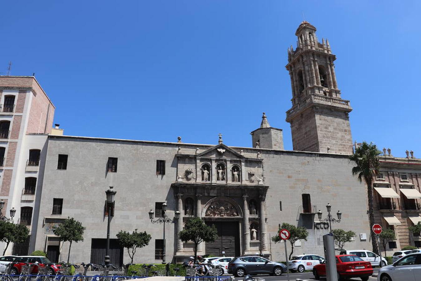 Uno de los puntos clave de la ruta de San Vicente Ferrer es el Convento de Predicadores de Santo Domingo, en la Plaza de Tetuán, 5, un lugar concedido por el rey Jaime I el 11 de abril de 1239 a los Dominicos este lugar para que edificasen su convento (conocido popularmente hoy como Capitanía General). 