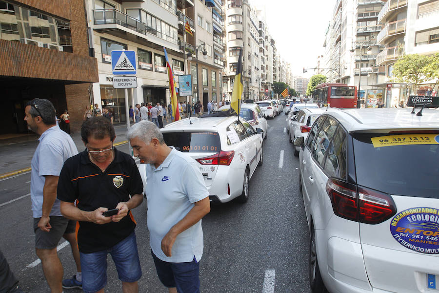 Fotos: Huelga de taxistas en Valencia - martes 31 de julio