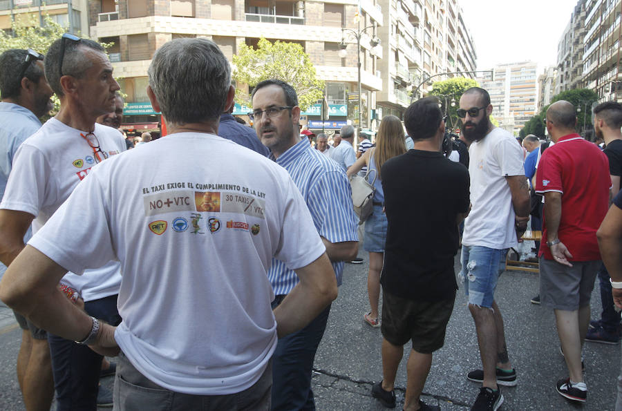 Fotos: Huelga de taxistas en Valencia - martes 31 de julio