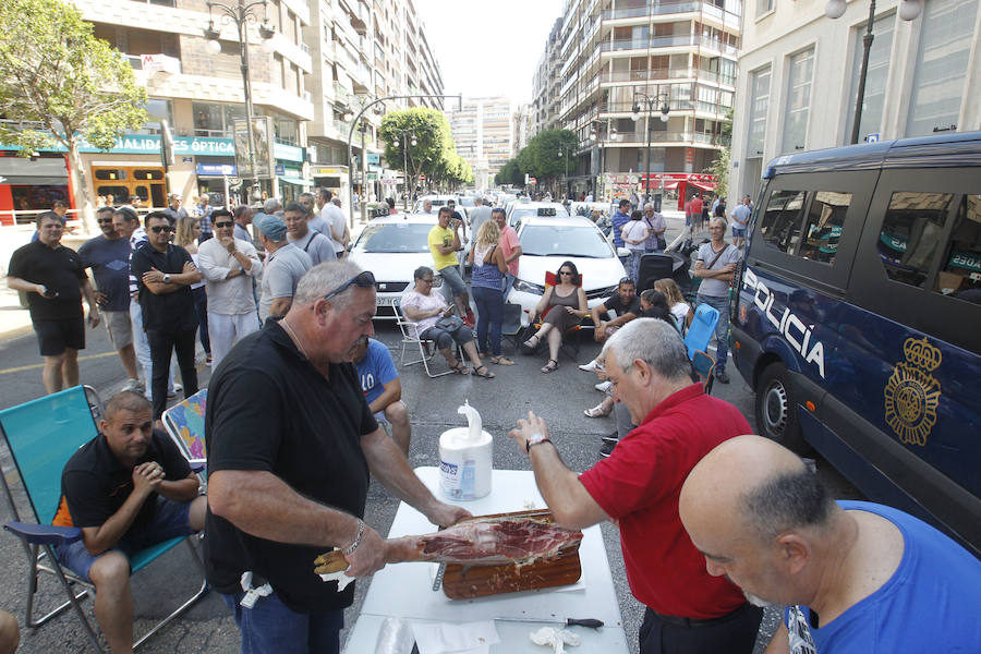 Fotos: Huelga de taxistas en Valencia - martes 31 de julio