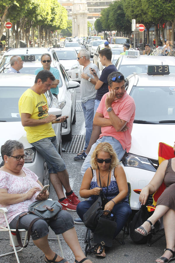 Fotos: Huelga de taxistas en Valencia - martes 31 de julio