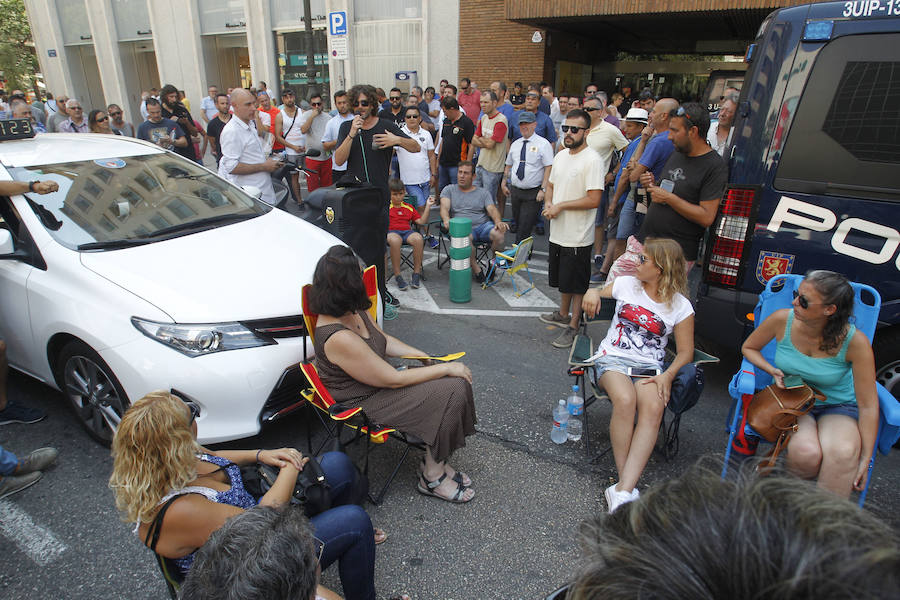 Fotos: Huelga de taxistas en Valencia - martes 31 de julio